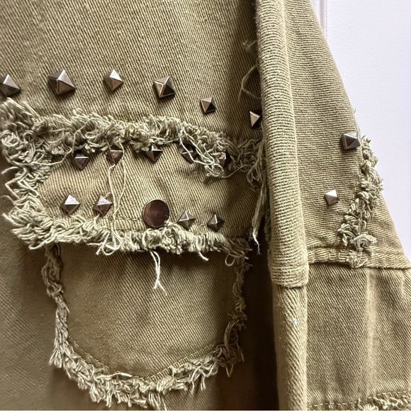 Blue B Collection Studded Distressed Jean Jacket Medium Excellent Condition - Picture 3 of 11